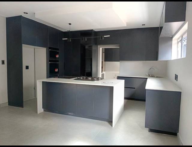 6 BEDROOM HOUSE FOR SALE IN SIX FOUNTAINS